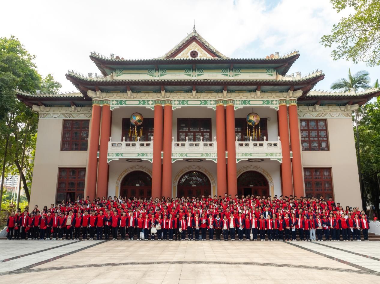 岑溪市第二中学组织员工赴beat365正版官网网开展研学活动